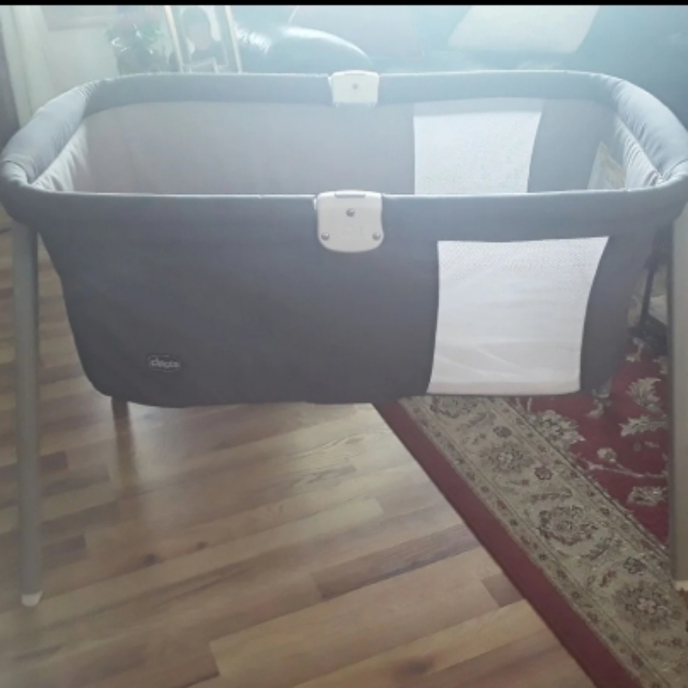 Chicco portable bassinet